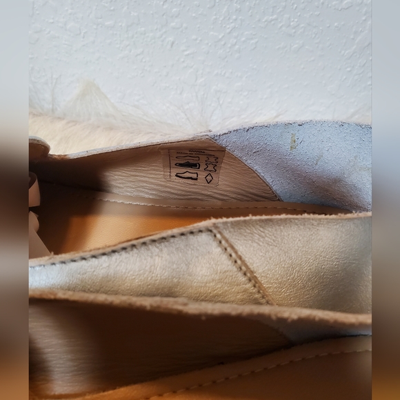 Kaanas Women's Size 9 Pisa Silver Loafers Leather Metallic Low Heel Flats. - Picture 6 of 8